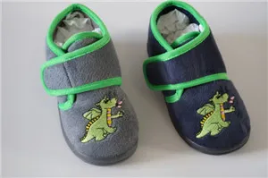 The boy injection shoes with dinosaurs