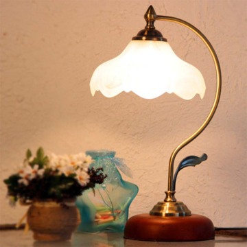LOHAS Classic Flower-Finish LED Table Lamp