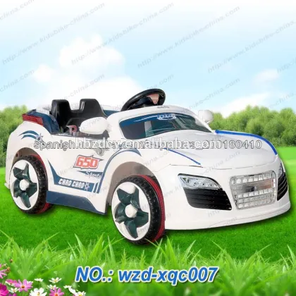 das Kinderspielzeugauto