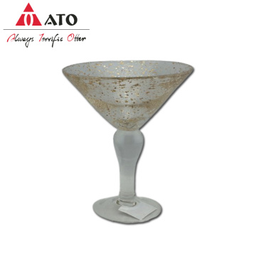 Martini in vetro a piombo con vetro da vino dorato frammentato