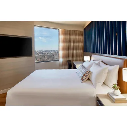 Luxury Design Renaissance Hotels: Cozy King Guestroom Furniture Sets