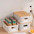Cestino portaoggetti in plastica intrecciata con coperchio in bambù