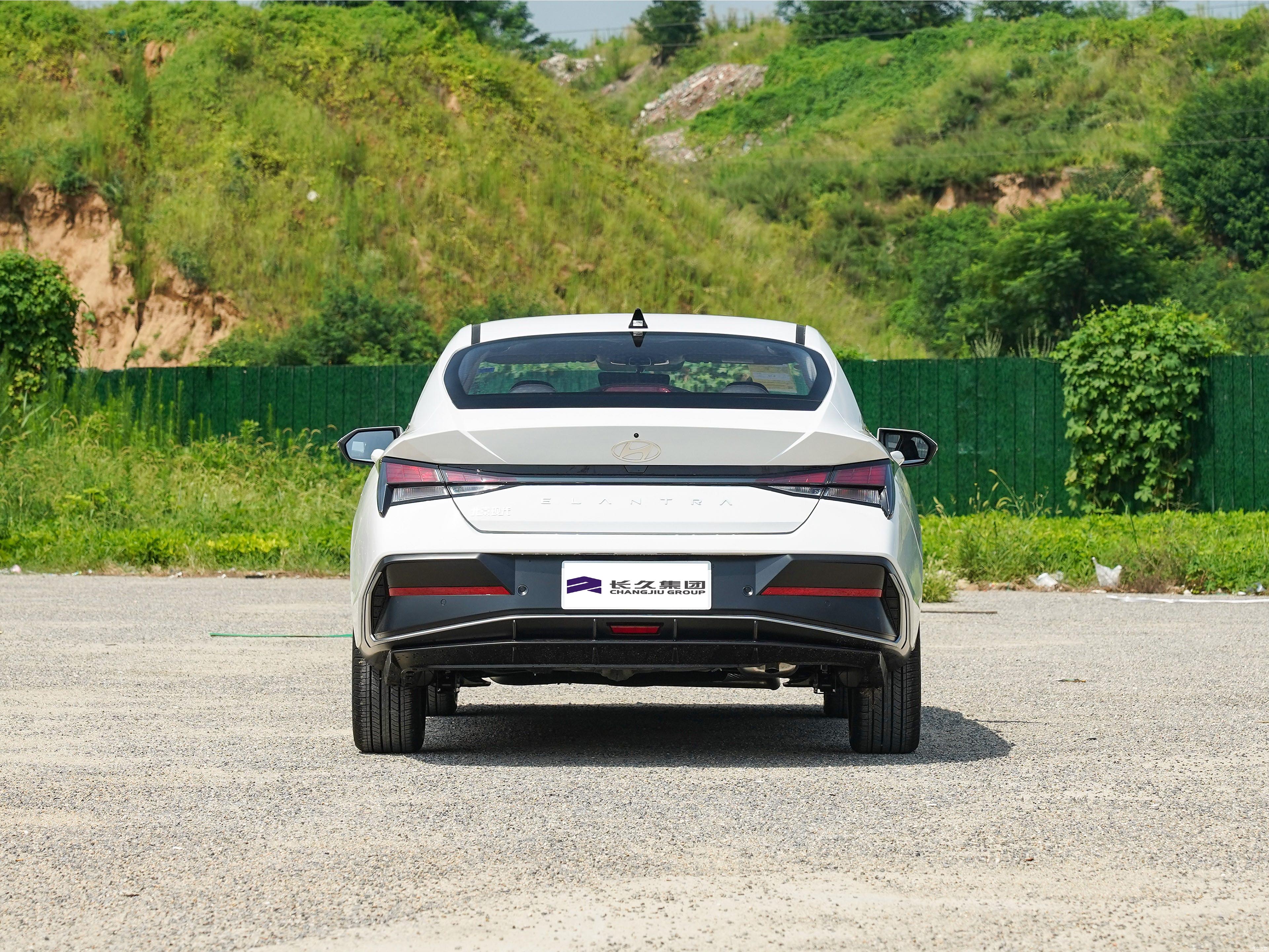 ELANTRA 4