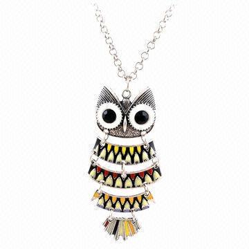 Retro black eyes owl pendant necklace, made of alloy and crystal