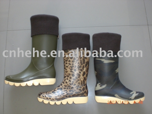 879B1 fashion and Colour boot with collar