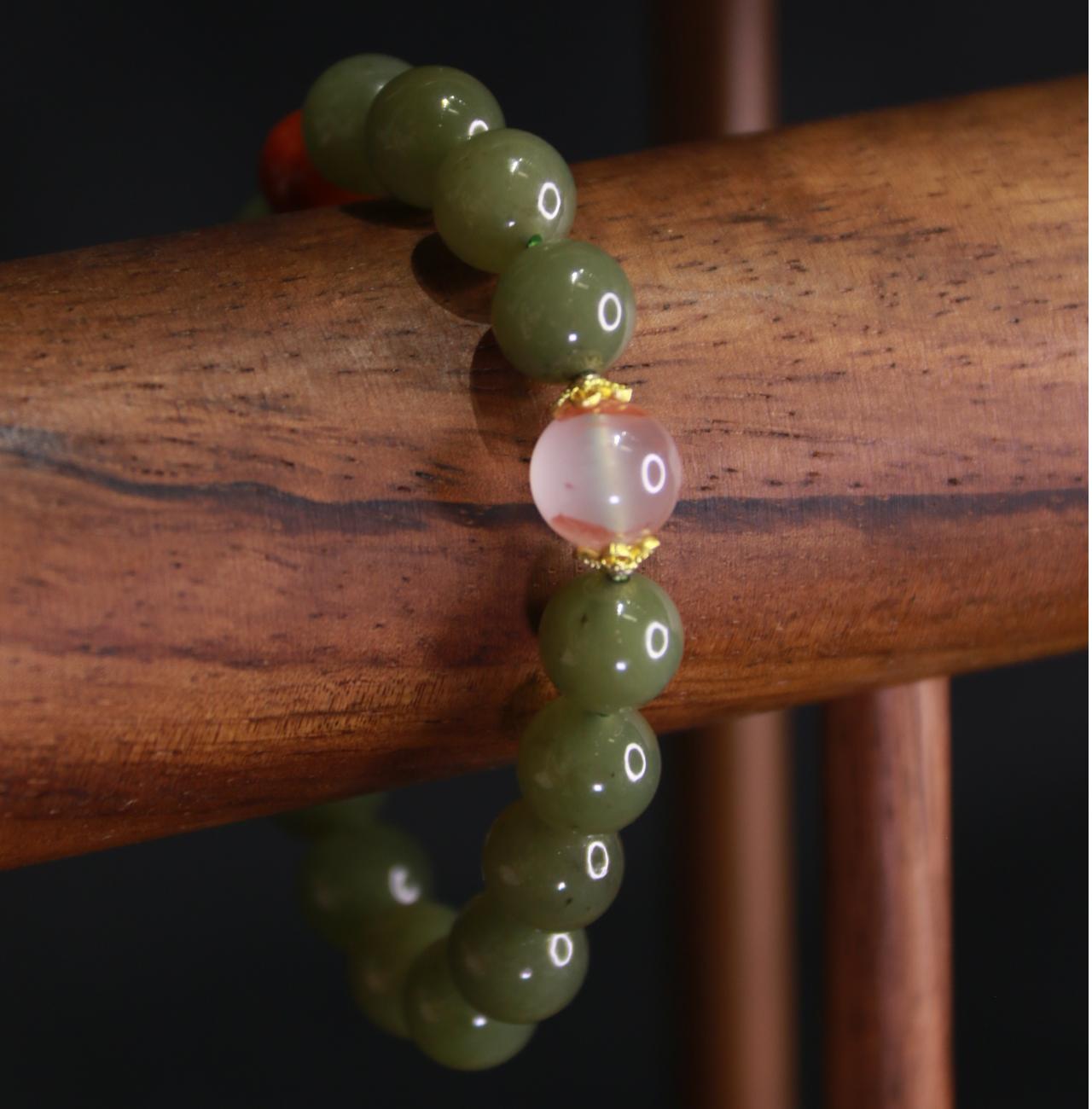 Pulsera premium con detalles en color jade hetiano