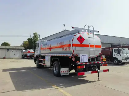 Dongfeng Huashen T5 10-ton oil tanker