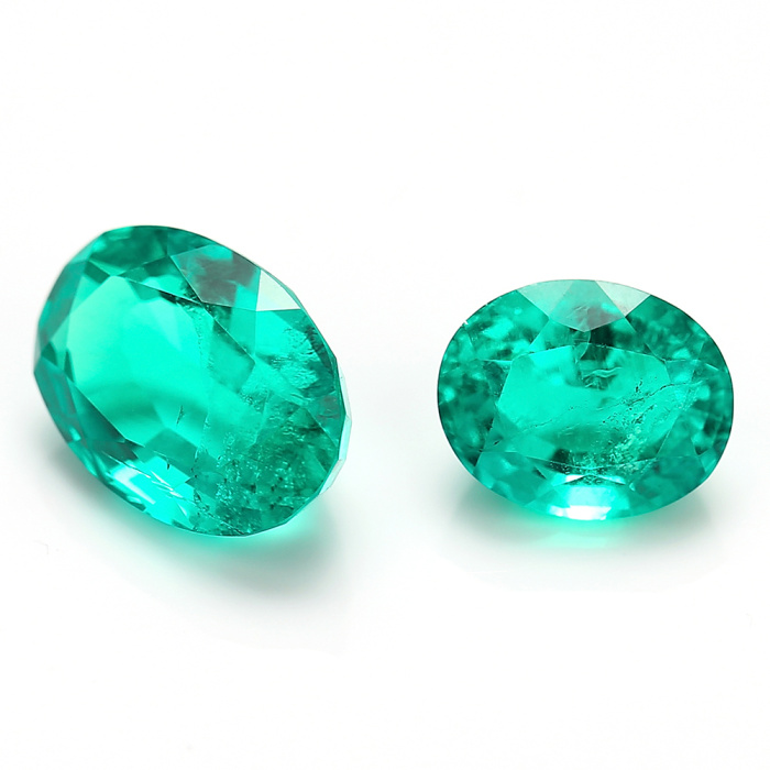 Ovale émeraude cultivé en laboratoire 9x13 avec couleur colombienne