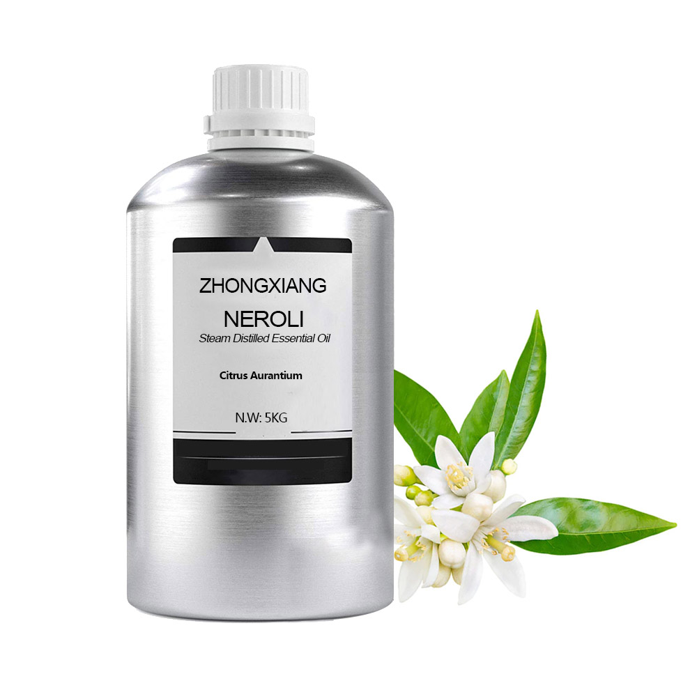O óleo essencial de neroli orgânico 100% puro