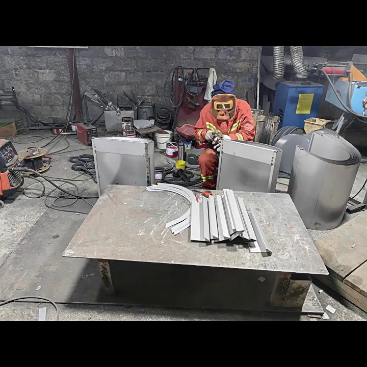 Customized Metal Trash Can for Outdoor Waste Collection