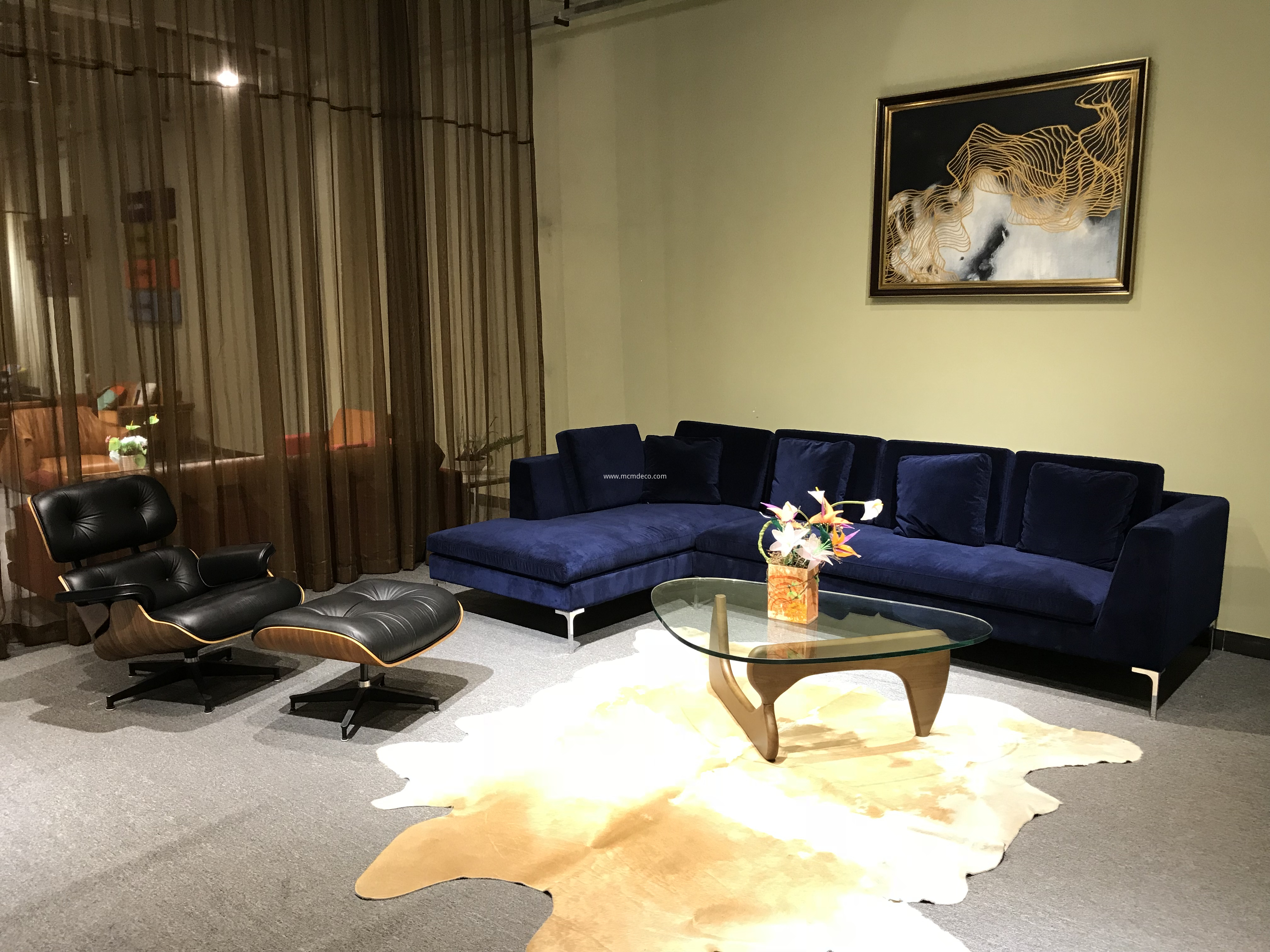 Eames-Lounge-Chair-Replica-in-the-Showroom-of-Yadea