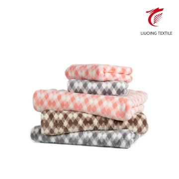 Coral Fleece Diamond Grid Bath Towel