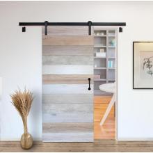 Puerta de granero de madera natural de estilo minimalista