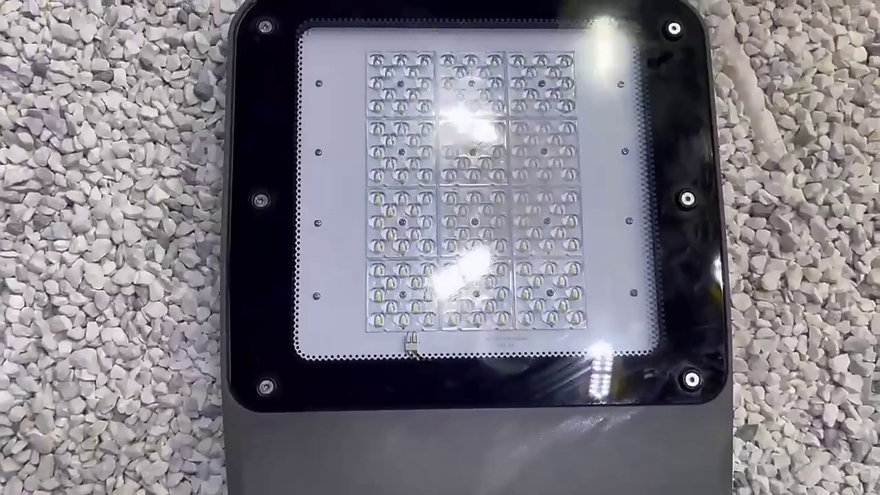 Custom LED Solar Street Light with Remote Control and IP65 Waterproof