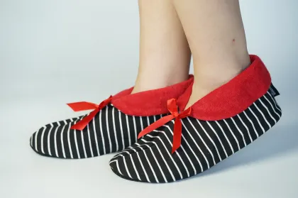 OEM Super Soft Non-Slip Ladies' Cozy Winter Indoor Socks Booties