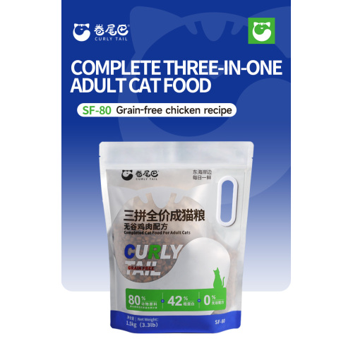 Complete congelamento seco com comida de gato tufado seco