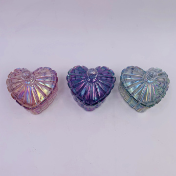 Bonbonnière en verre en forme de coeur avec couvercle
