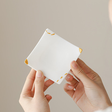 Course en porcelaine blanche et porte-tasse en jade pour isolation thermique et protection contre l'échappement