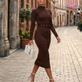 Langärmliges kariertes Slim-Fit-Midikleid