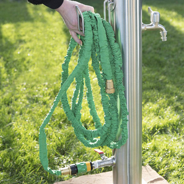 Tuyau en acier inoxydable reliant la colonne d&#39;eau ronde de jardin