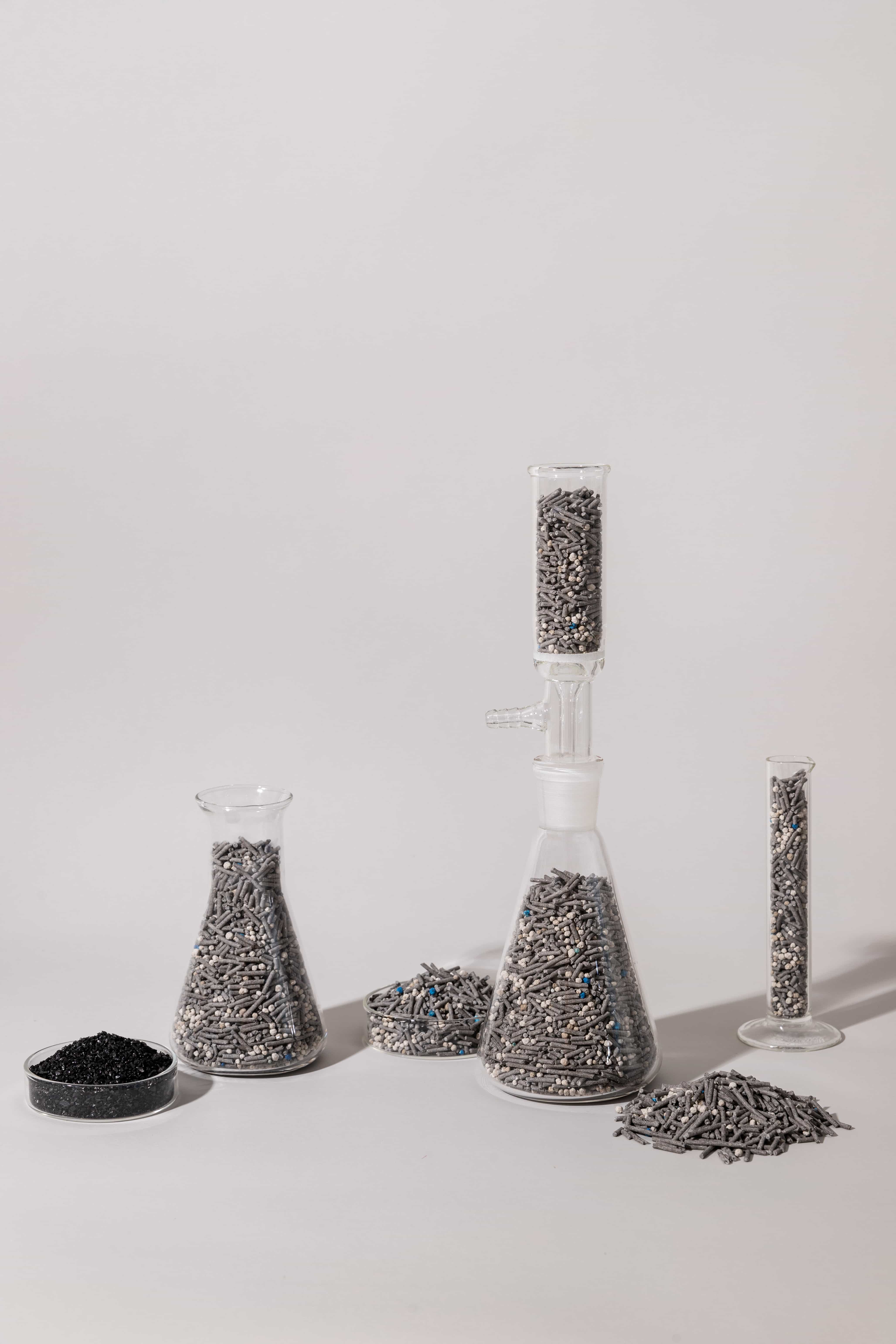 Activated carbon cat litter
