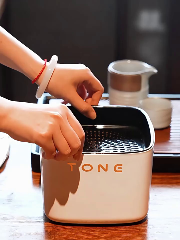 Elegant Leakproof Trash Can for Home Kitchen and Living Room