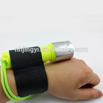 High waterproof IP68 led t6 aa bettery best selll flashlight for diving