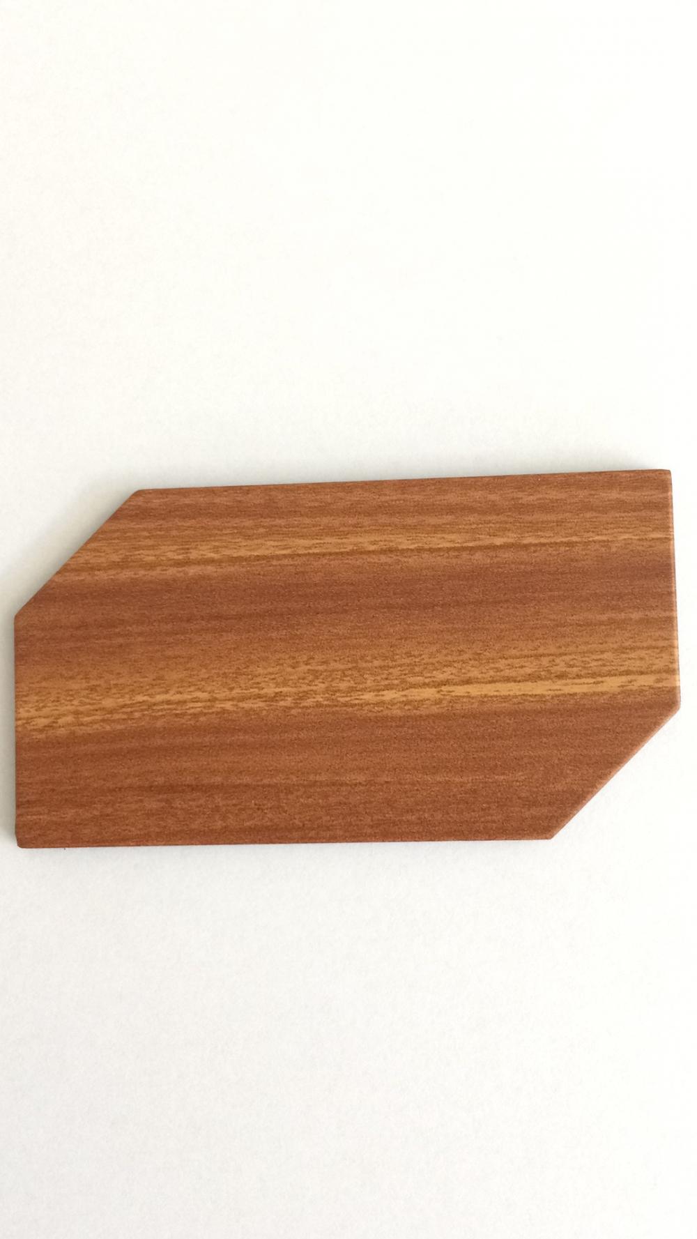 Placa de identificación de madera imitación bien hecha