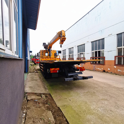 Dongfeng 8 -тонный боевой грузовик с краном