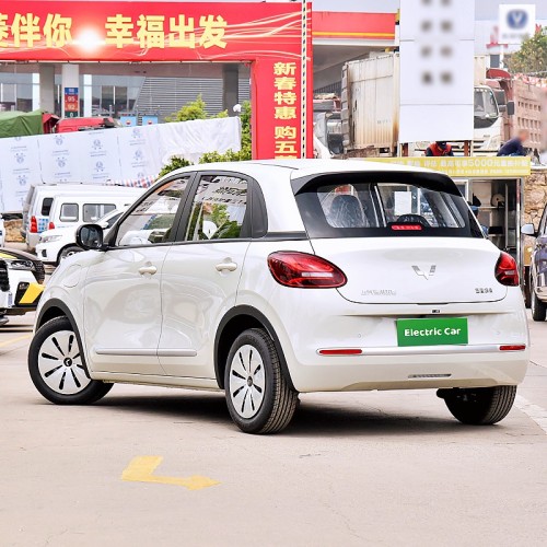 Pure electric small 4-seater wuling bingo