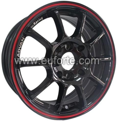 14 "un 15" nero con cerchione in lega alluminio di anello rosso