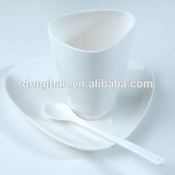 high quality triangle porcelain coffee set with spoon