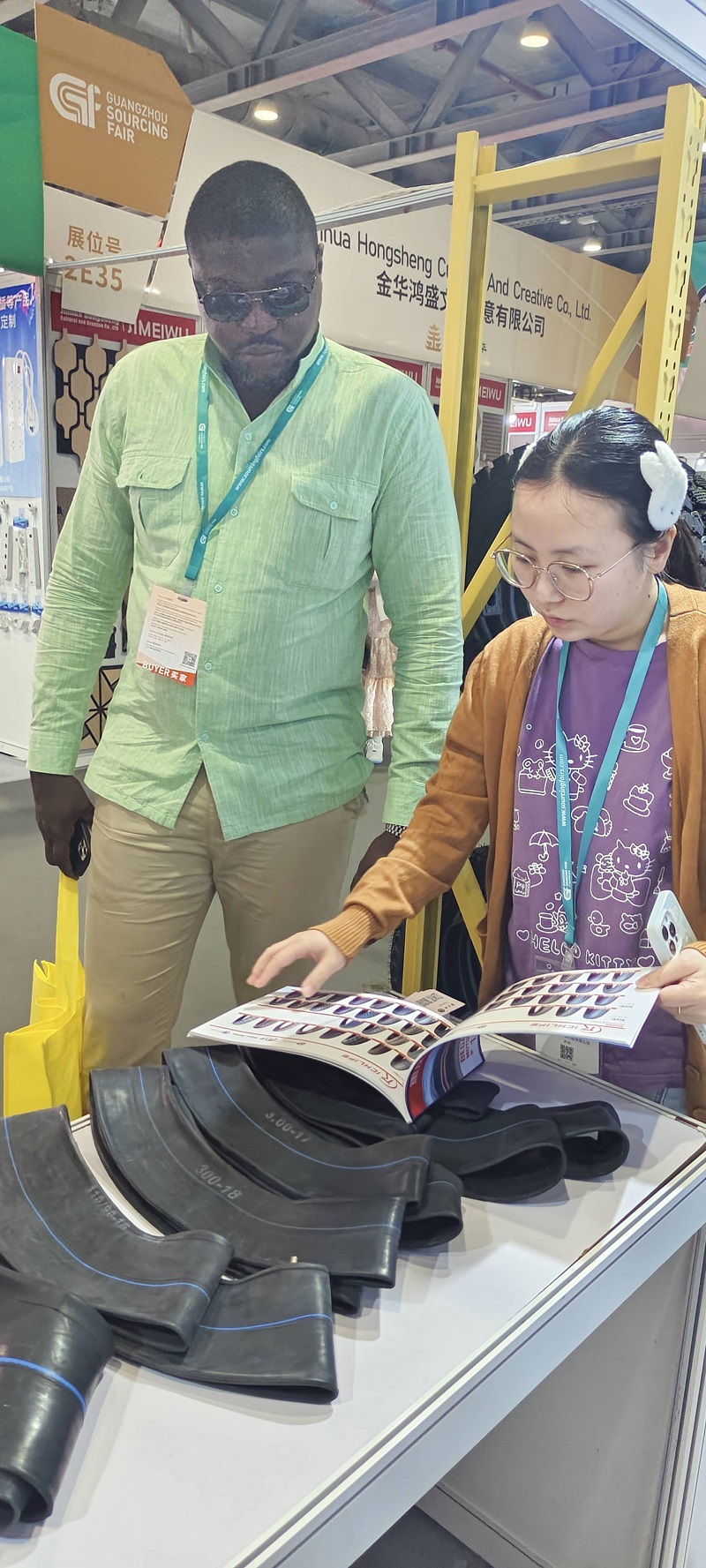 The Canton Fair is abuzz with excitement, and Ruisilaifu's KUMA brand tires are winning over customers from multiple countries