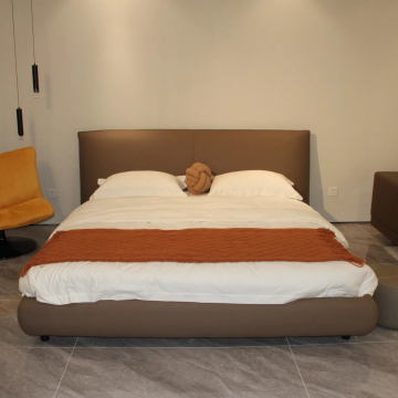 High-End Genuine Leather Master Bedroom Bed - Modern Elegant Design