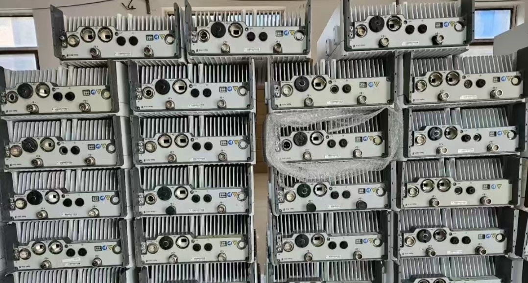 Ericsson Rru (remote Radio Unit) Model 2217 B20: Rf Receivers And ...