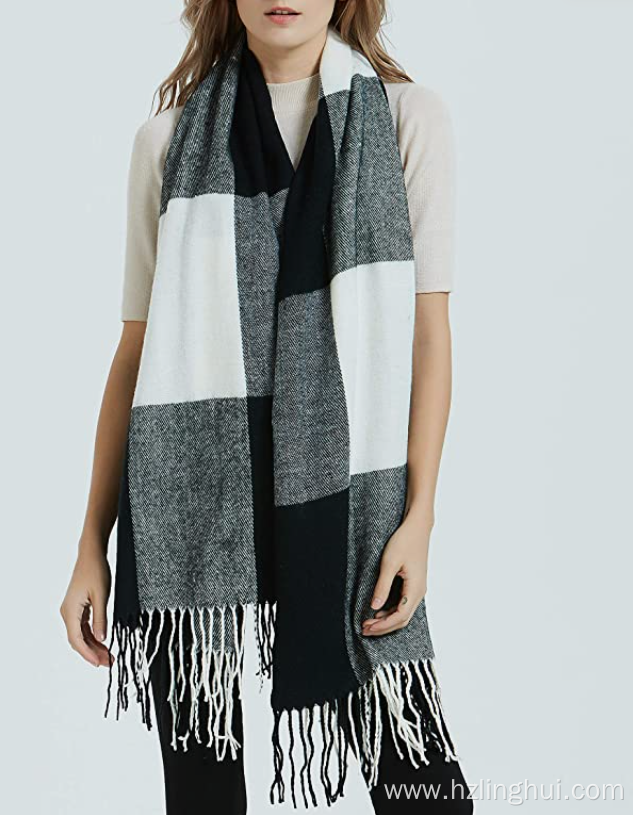 Recycled polyester warm winter knitted scarf with tassel