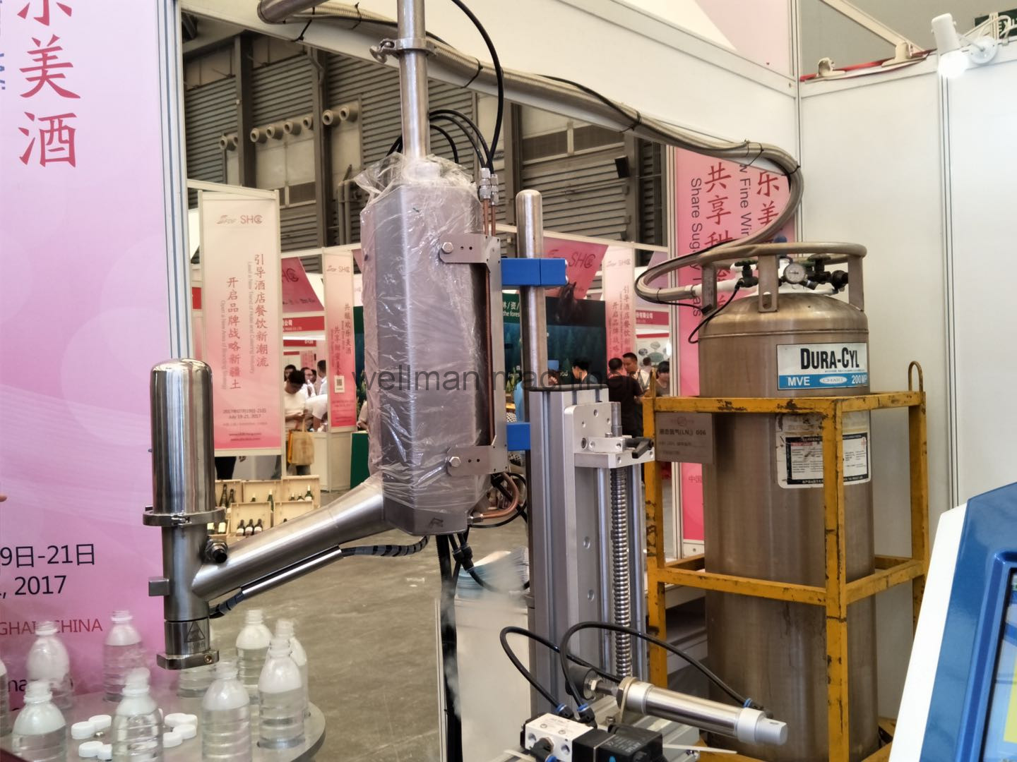 Beverage liquid nitrogen filling machine