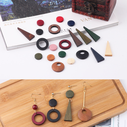 10pcs por bolsa de amuleto de madera colgante Triángulo redondo