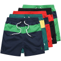 Shorts de praia masculino com patchwork