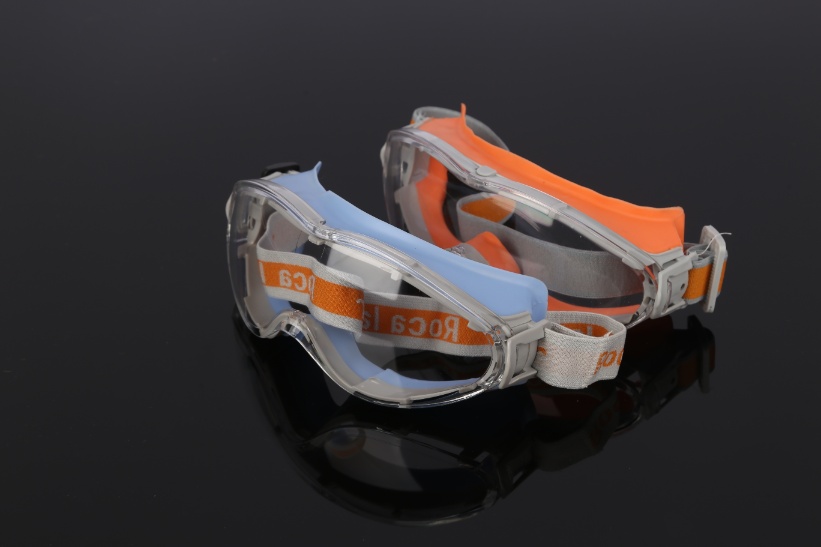Fully Enclosed Adjustable Anti-Fog Goggles