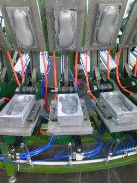 Direct injecting shoes pu banana-type molding production line