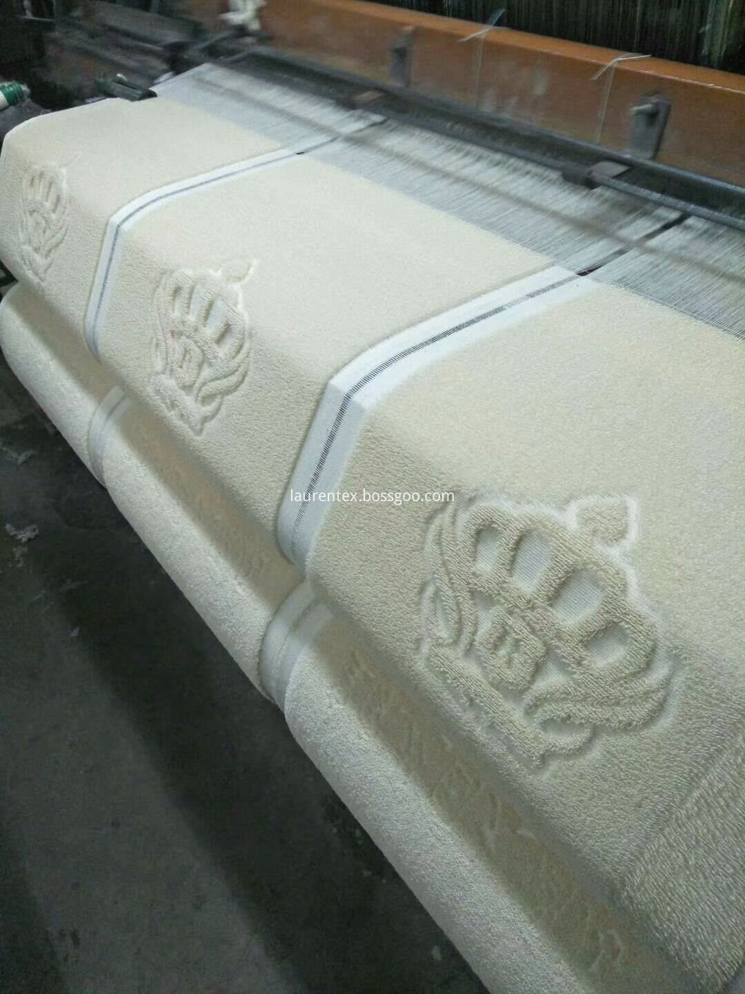 Crown series Cotton embroidered towel 4