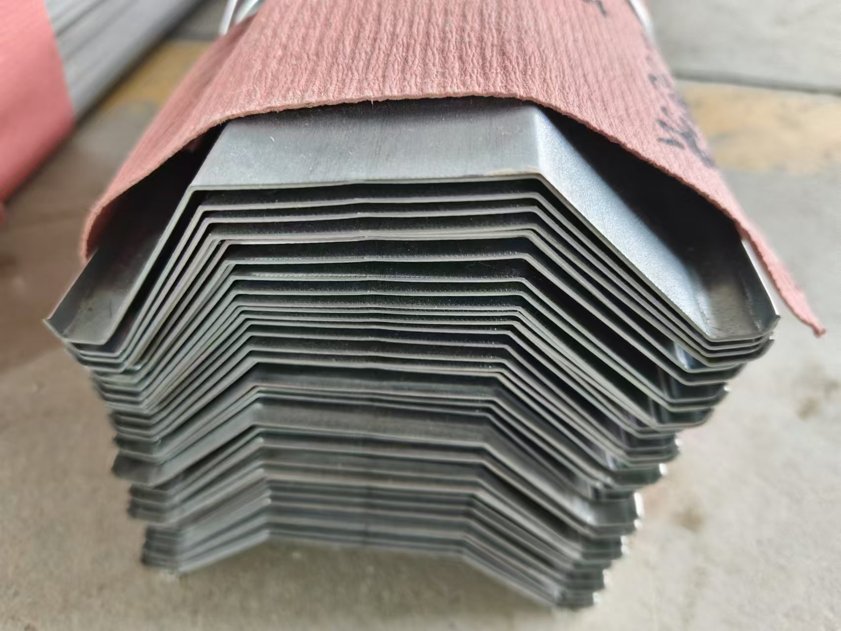Steel M waterproof BIPV channels