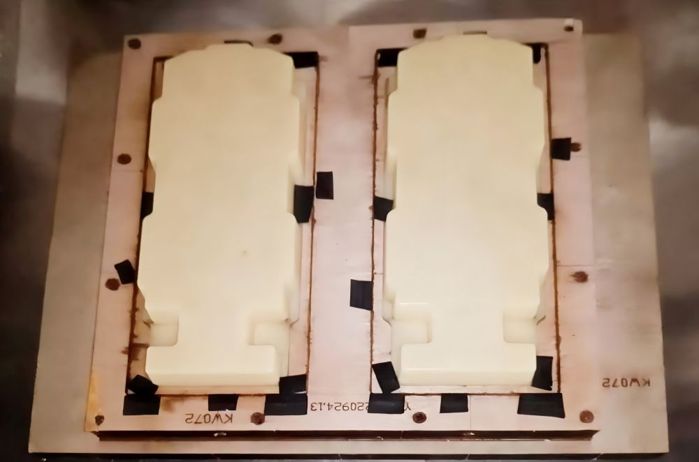 Customized die cutting mold for pulp products