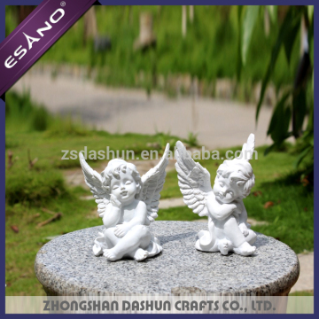 Cute resin sitting garden angel with wings for crafts