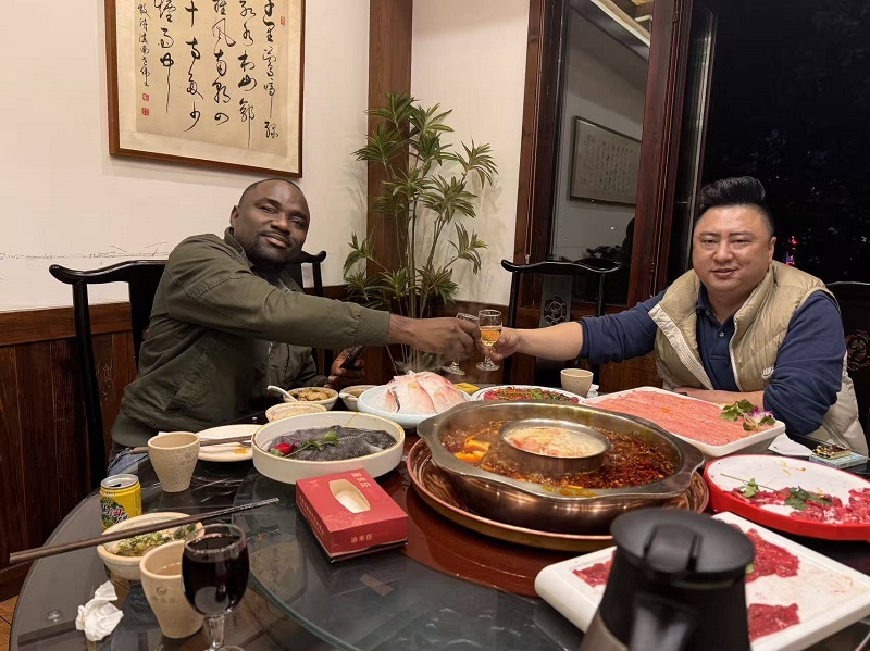 Sierra Leonean Customers Visit Rislife Tire and Sign Order for Two Containers on the Spot!