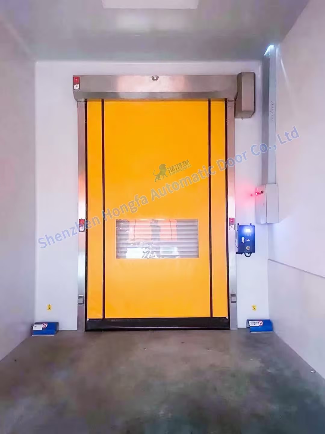 Self-repairing fast flexible high speed rolling door