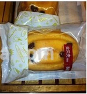 Automatic cake packaging machine