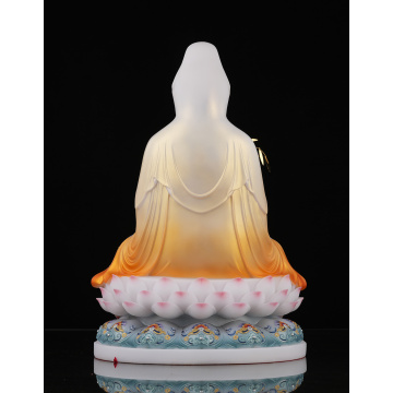 Белая мармуровая статуя сядзячай багіні міласэрнасці