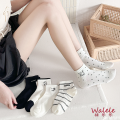 Calcetines de pierna bordados con elegantes cachorros